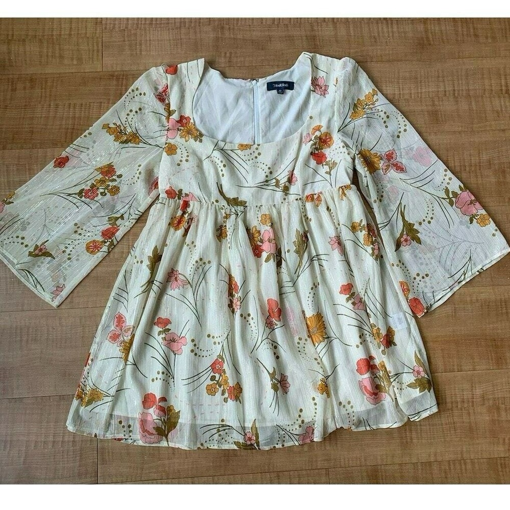 Flowy bell sleeve baby doll dress